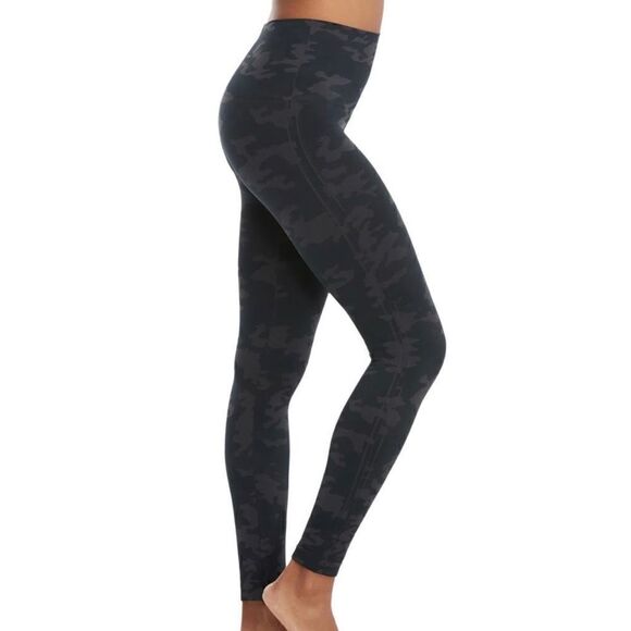 Spanx Look At Me Now Seamless Leggings Black Camo Shaping Seamless Women Medium - Picture 1 of 10